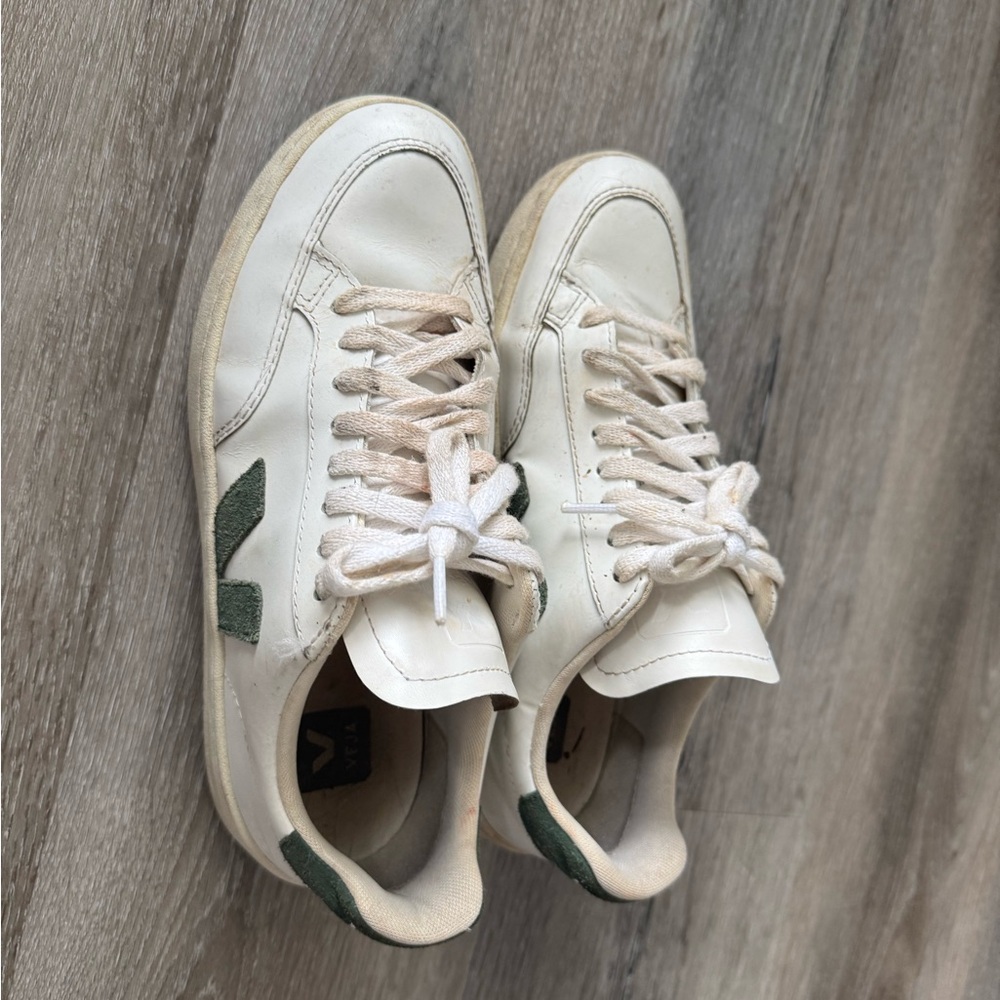 Women’s Veja V-12 leather sneakers